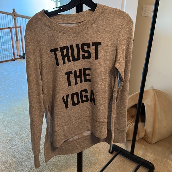 ALO Yoga Tops - New without tags Alo sweatshirt. Small